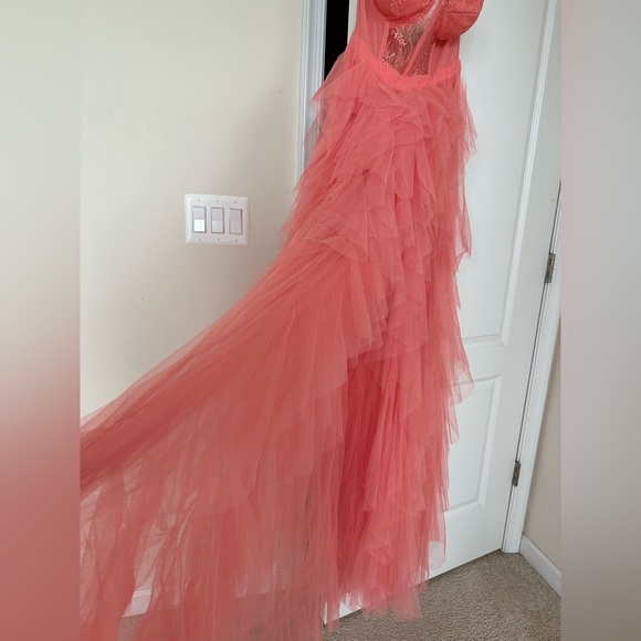 Edgy and modern gown - Picture 8 of 12